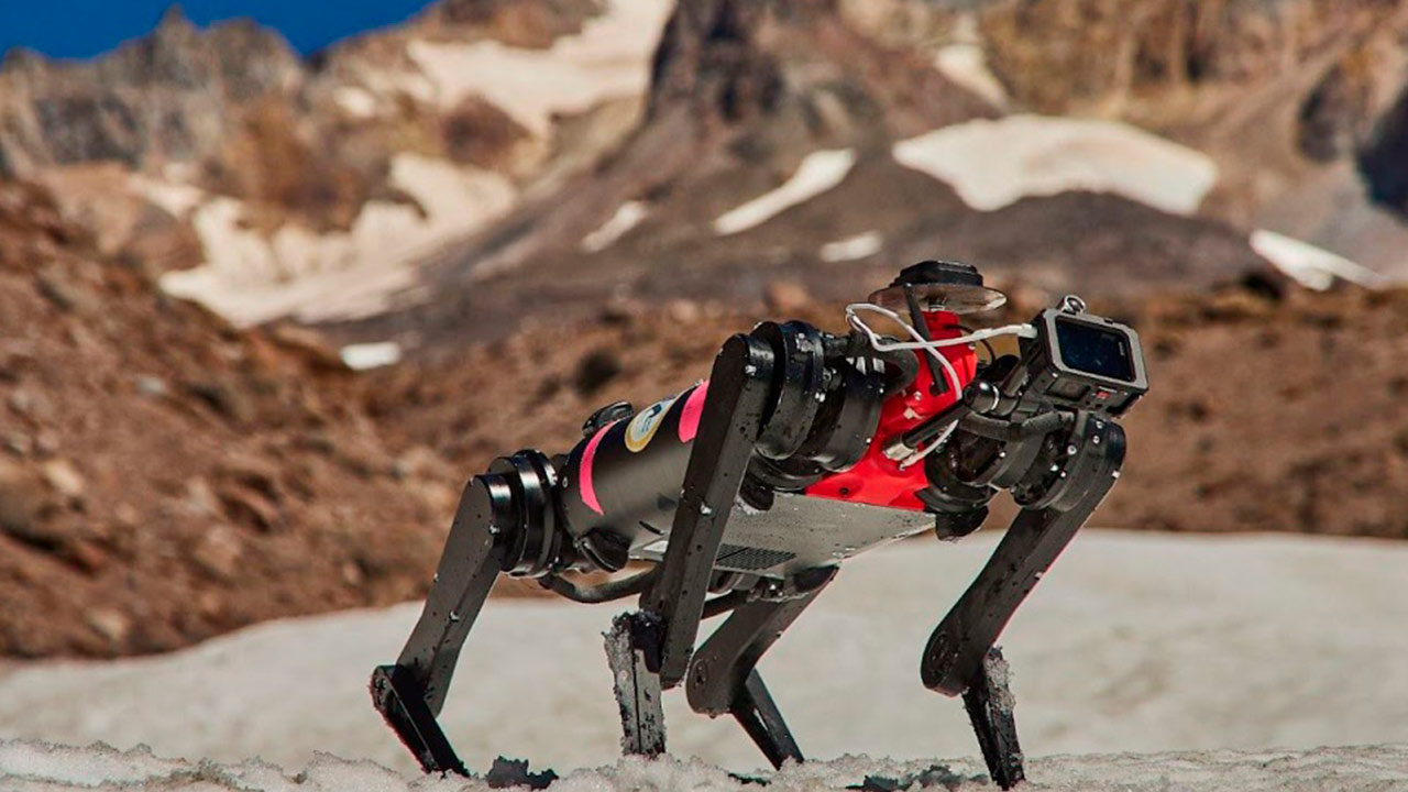 Entrenan robot para exploración lunar