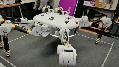 Robot araña imprime casas en un día