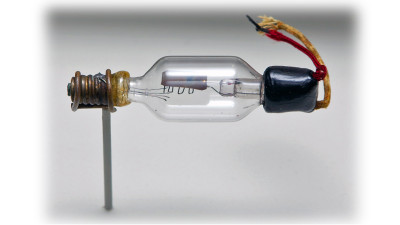 El triodo, un antes y después en la electrónica El triodo, un antes y después en la electrónica